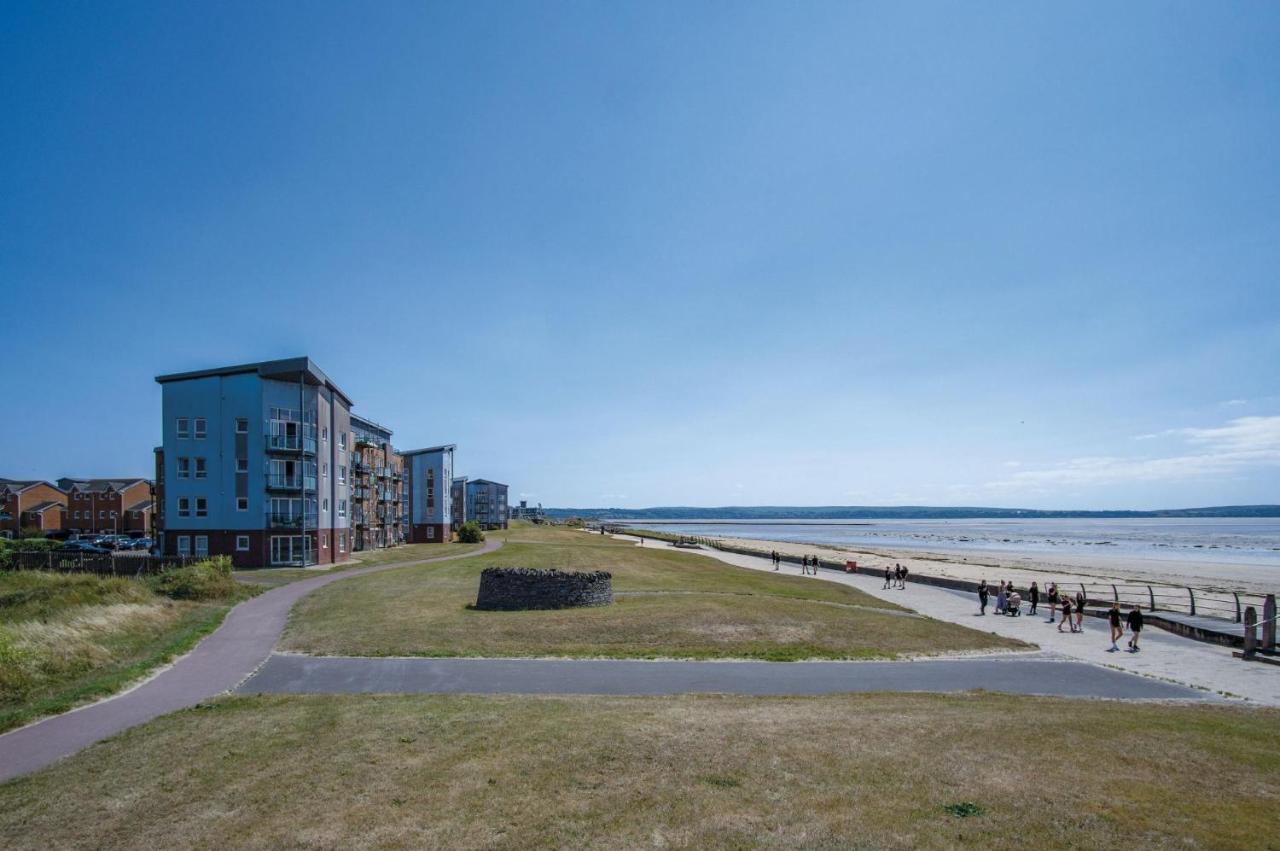 Beach View - 2 Bedroom Apartment - Llanelli Esterno foto