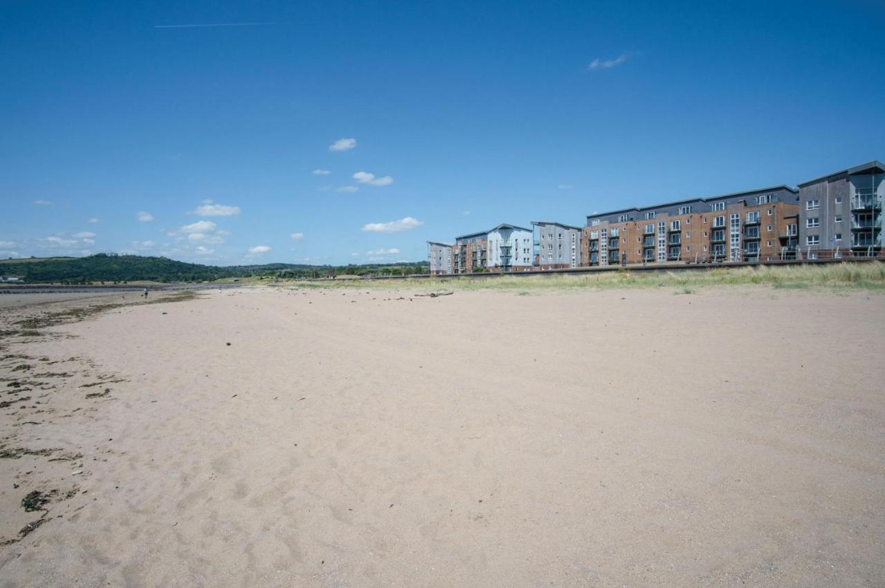 Beach View - 2 Bedroom Apartment - Llanelli Esterno foto