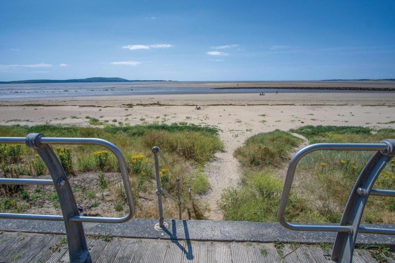 Beach View - 2 Bedroom Apartment - Llanelli Esterno foto