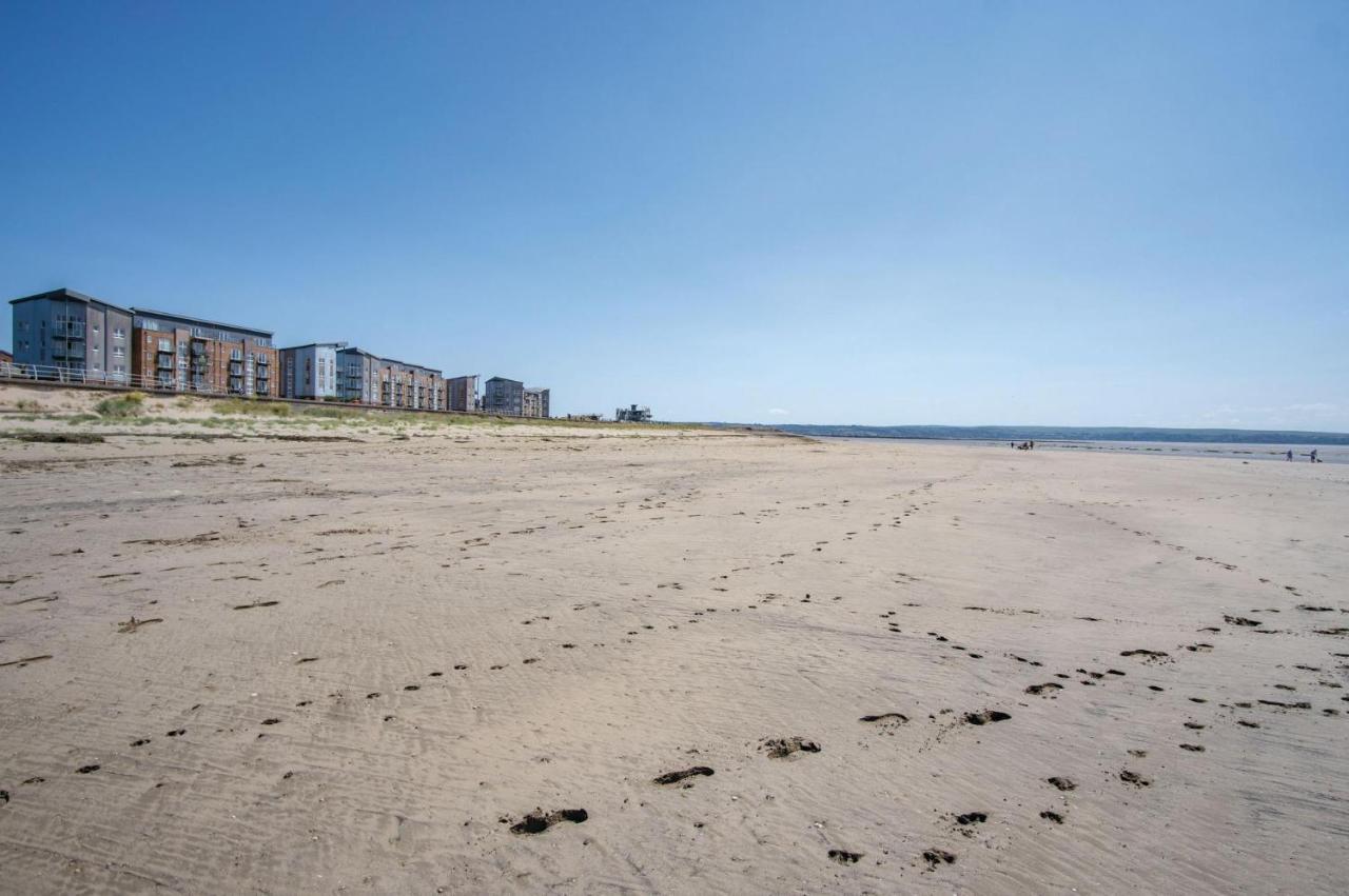 Beach View - 2 Bedroom Apartment - Llanelli Esterno foto