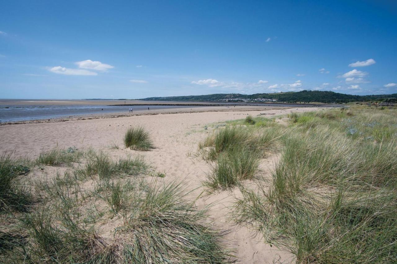 Beach View - 2 Bedroom Apartment - Llanelli Esterno foto