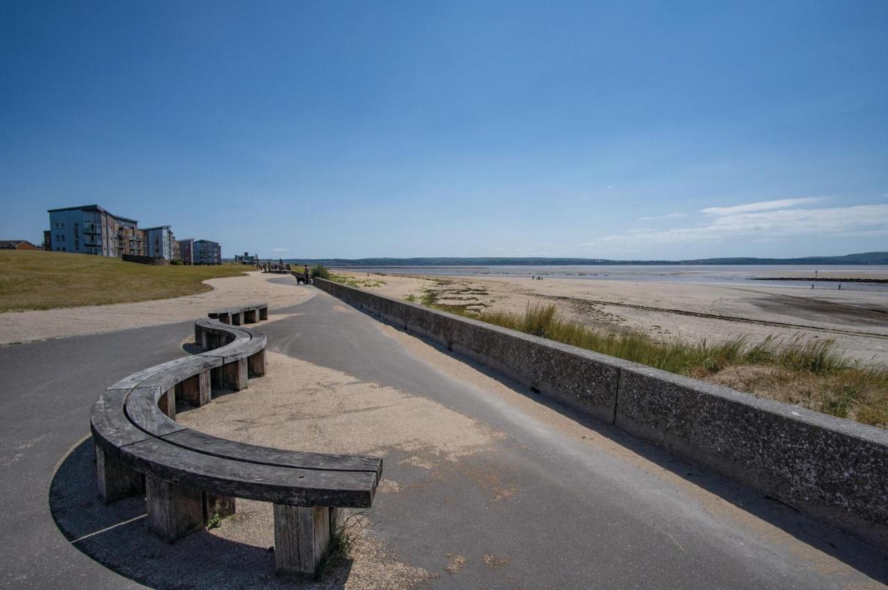 Beach View - 2 Bedroom Apartment - Llanelli Esterno foto