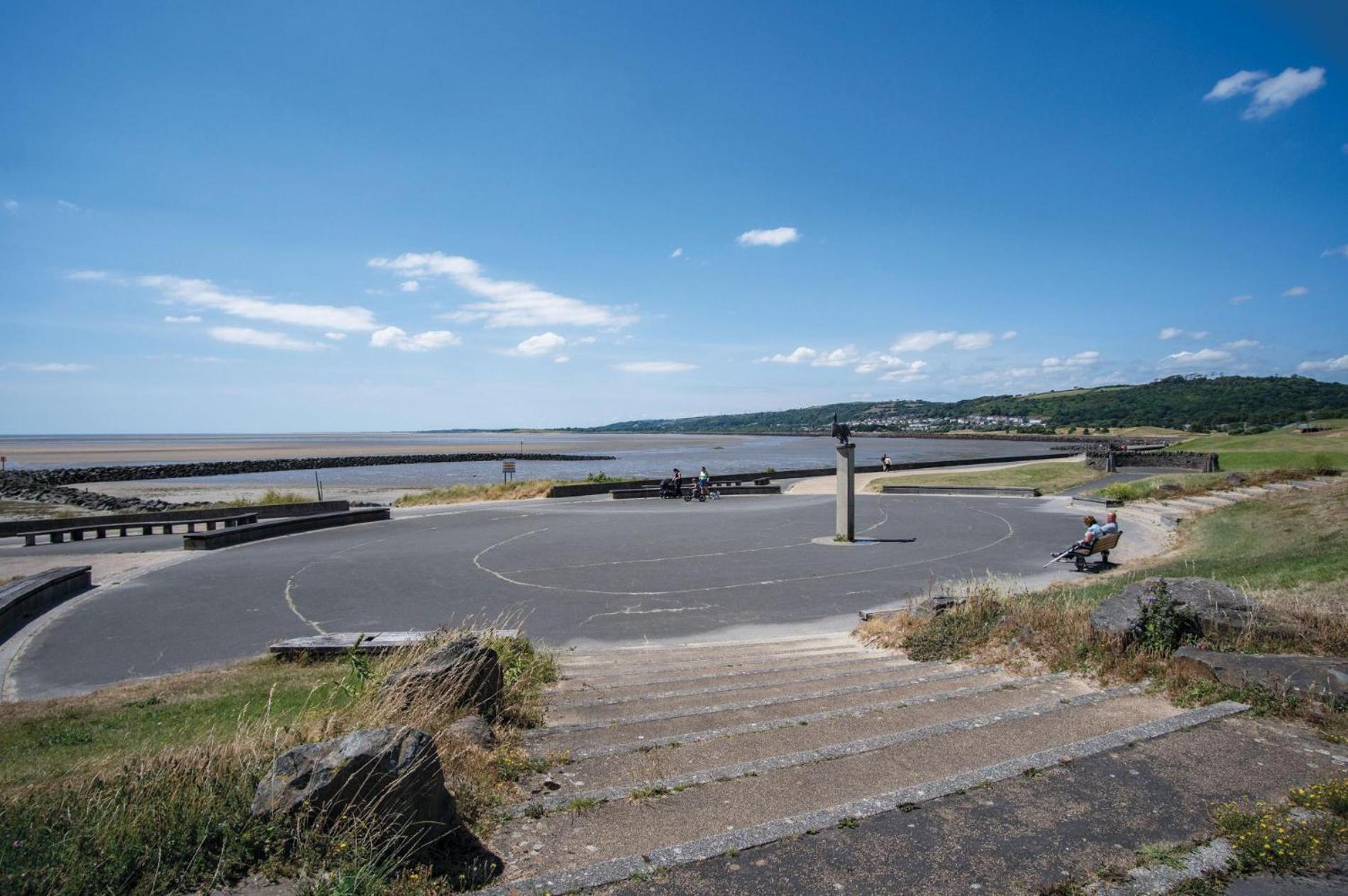 Beach View - 2 Bedroom Apartment - Llanelli Esterno foto