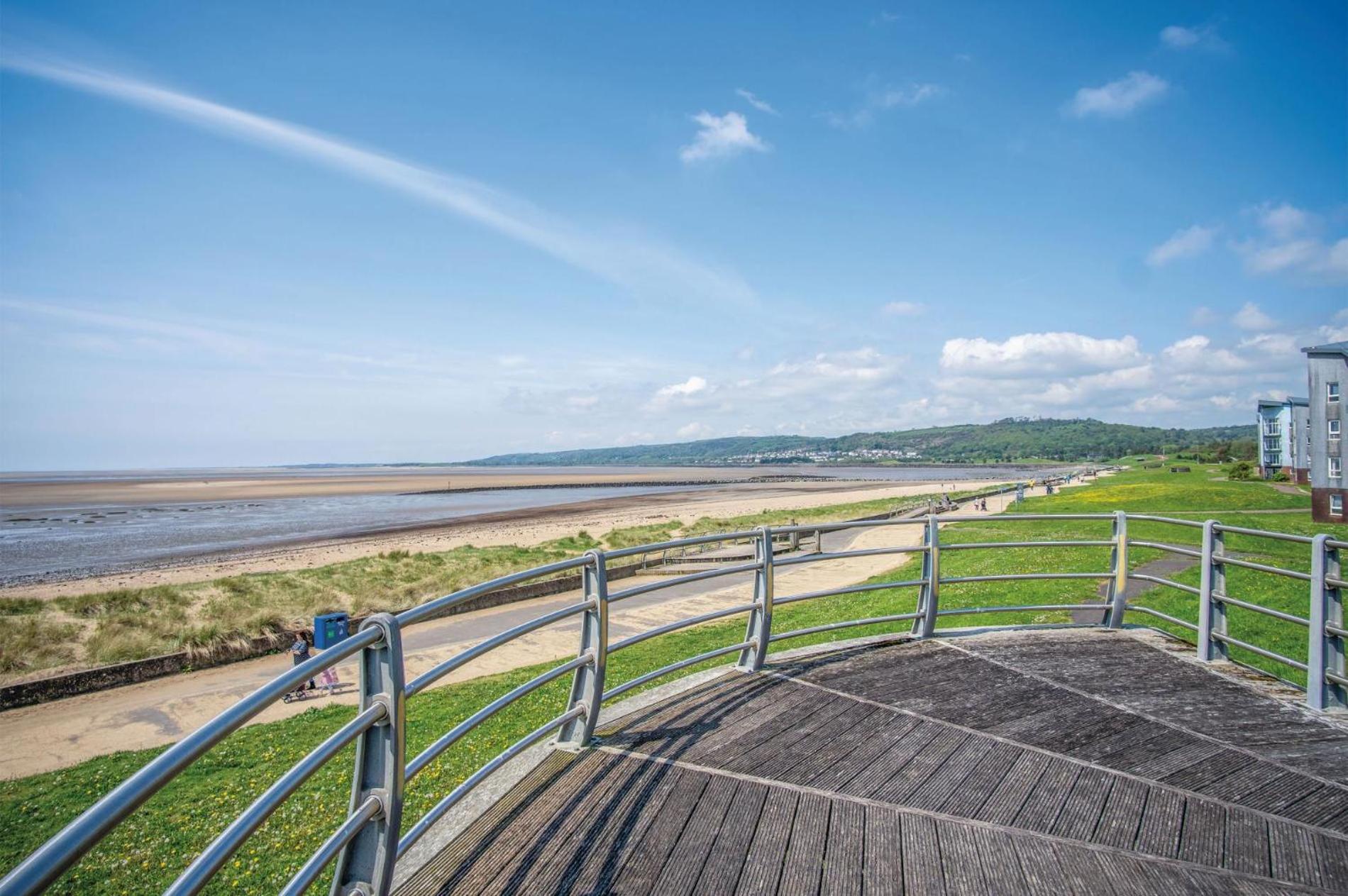 Beach View - 2 Bedroom Apartment - Llanelli Esterno foto