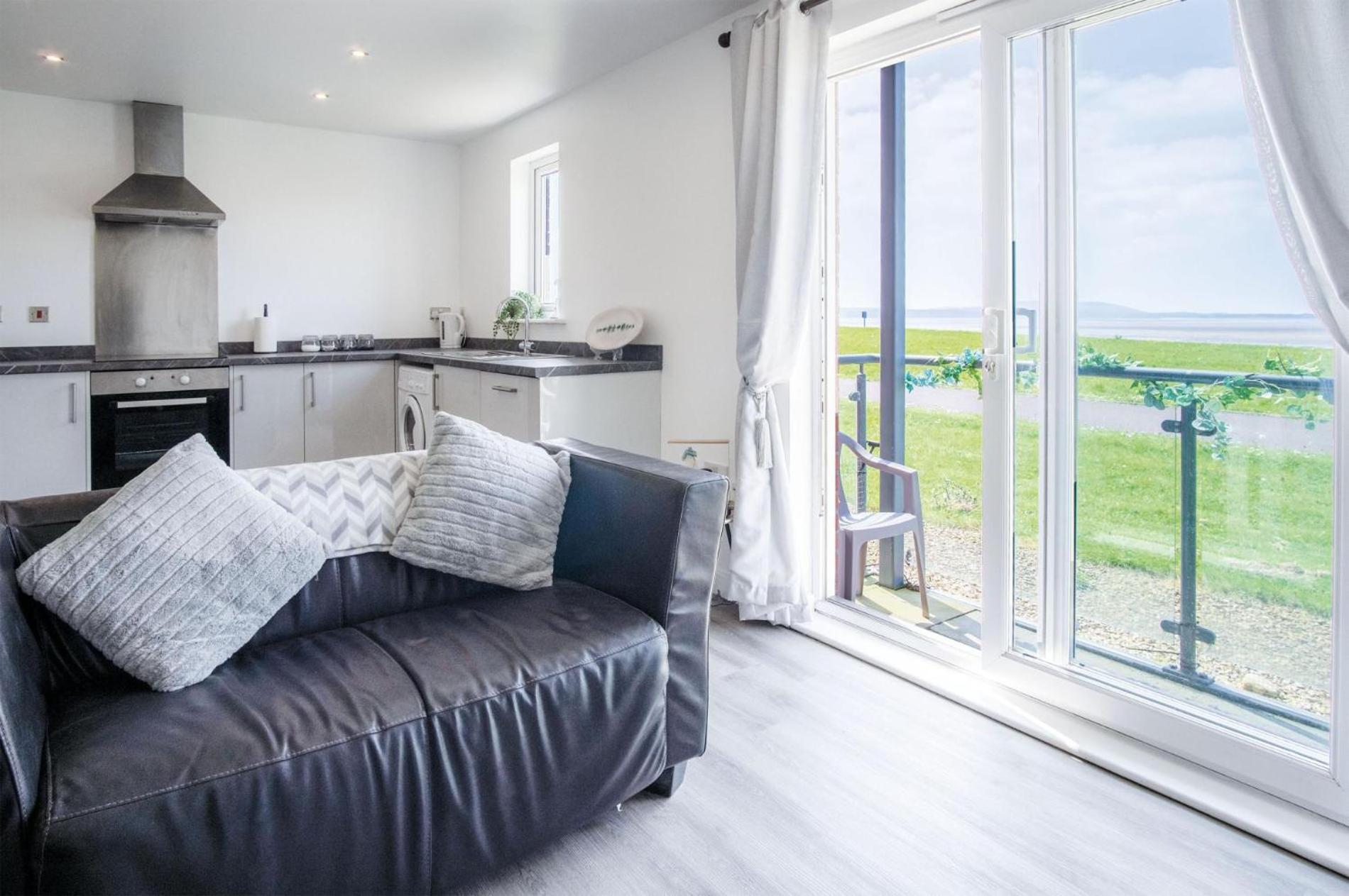 Beach View - 2 Bedroom Apartment - Llanelli Esterno foto