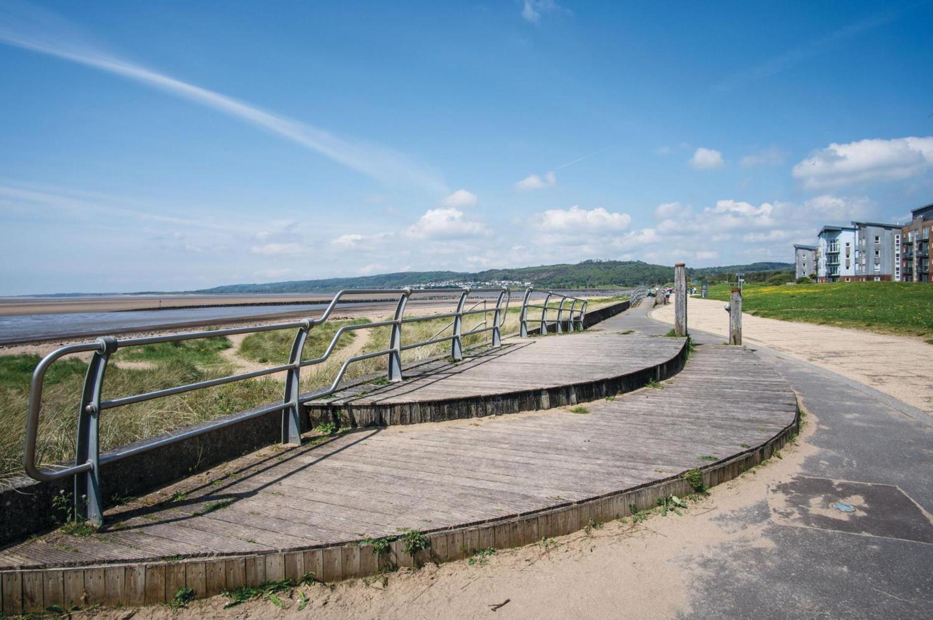 Beach View - 2 Bedroom Apartment - Llanelli Esterno foto