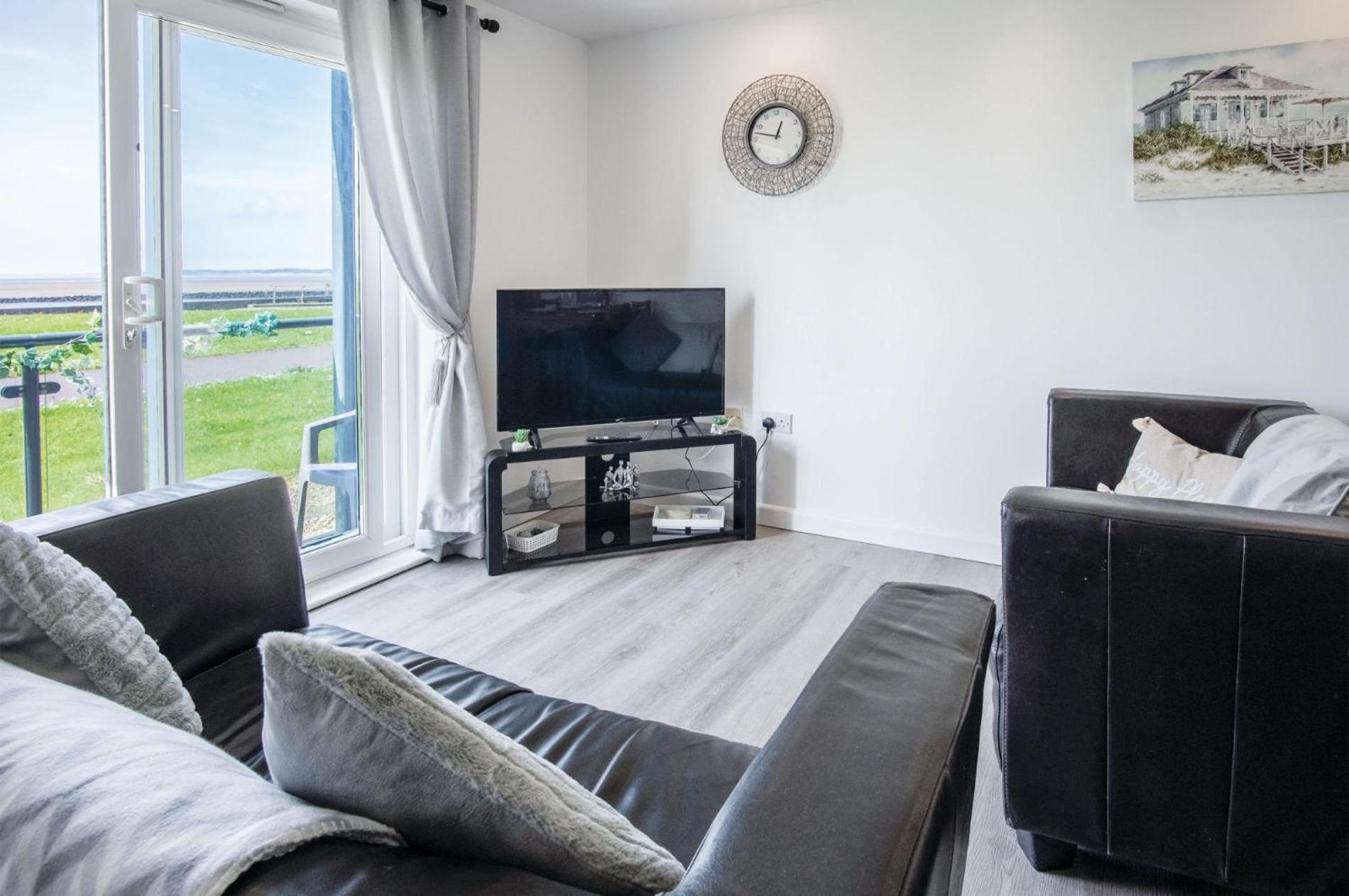 Beach View - 2 Bedroom Apartment - Llanelli Esterno foto