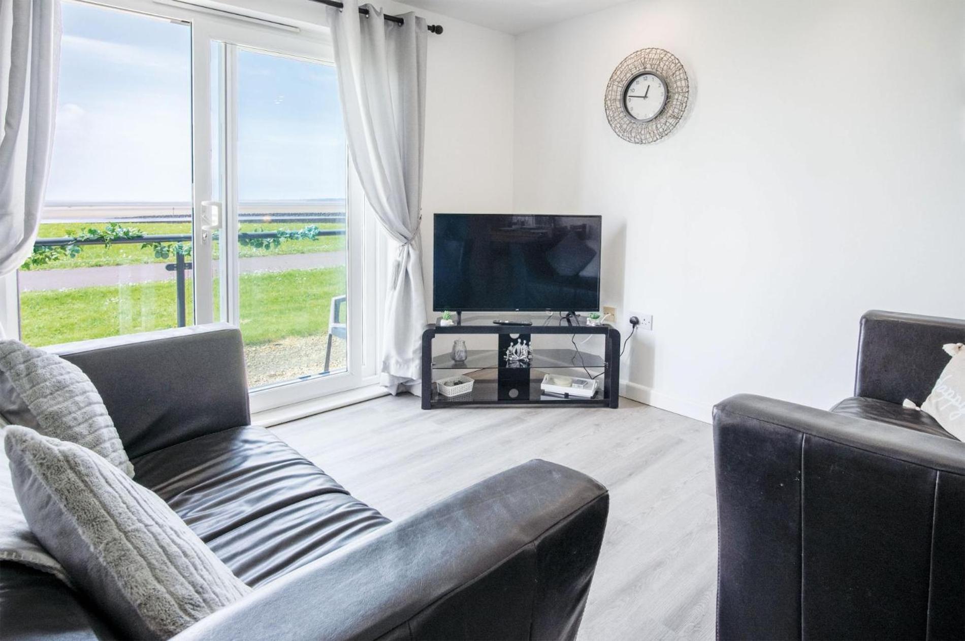 Beach View - 2 Bedroom Apartment - Llanelli Esterno foto