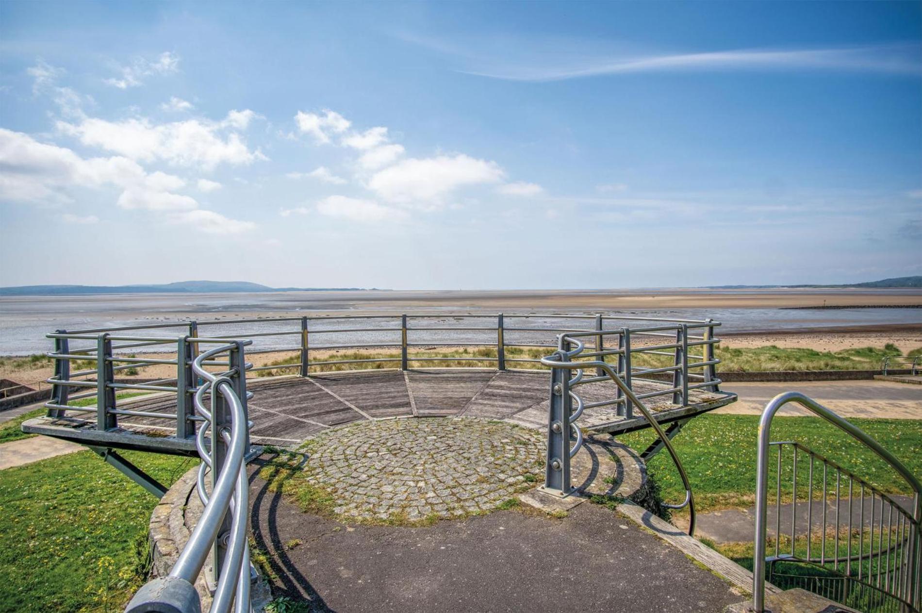 Beach View - 2 Bedroom Apartment - Llanelli Esterno foto