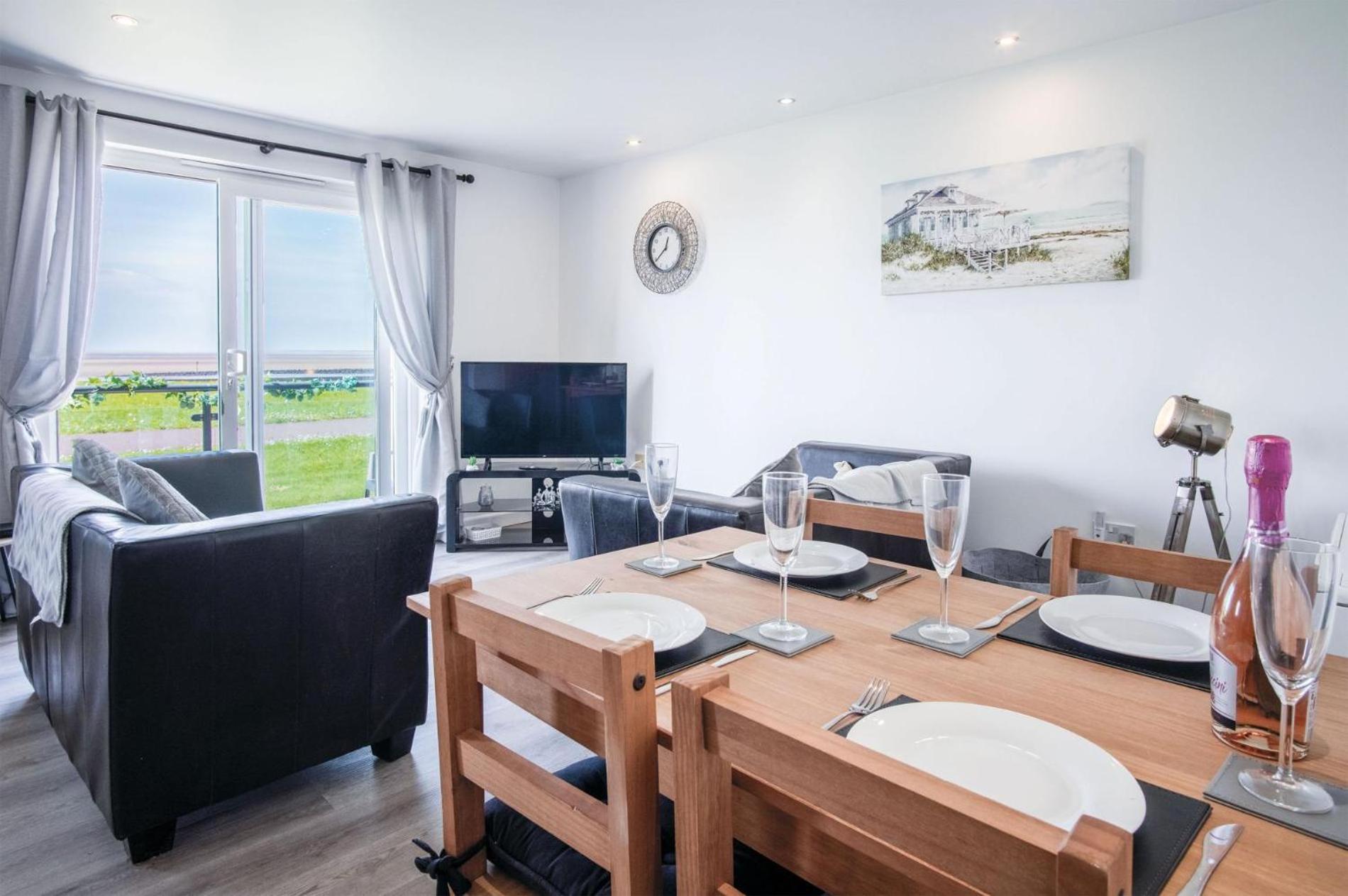 Beach View - 2 Bedroom Apartment - Llanelli Esterno foto