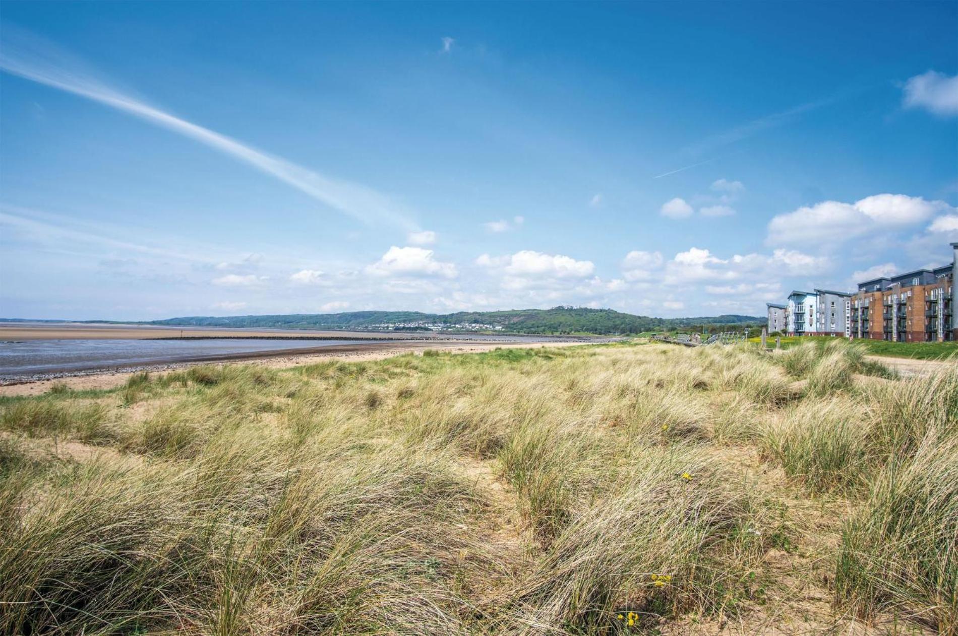 Beach View - 2 Bedroom Apartment - Llanelli Esterno foto