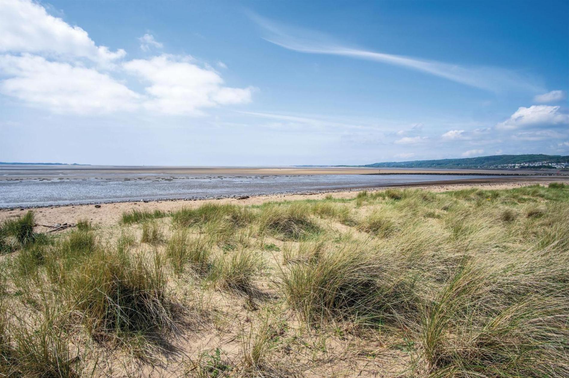 Beach View - 2 Bedroom Apartment - Llanelli Esterno foto